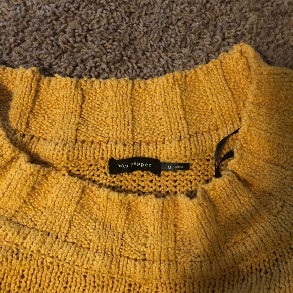Mustard boutique sweater - Picture 2 of 2